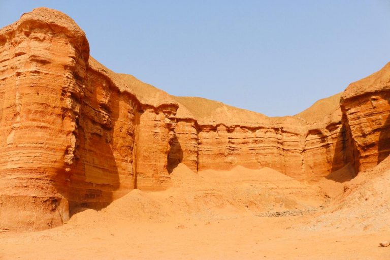 Namibe-angola-red-canyon